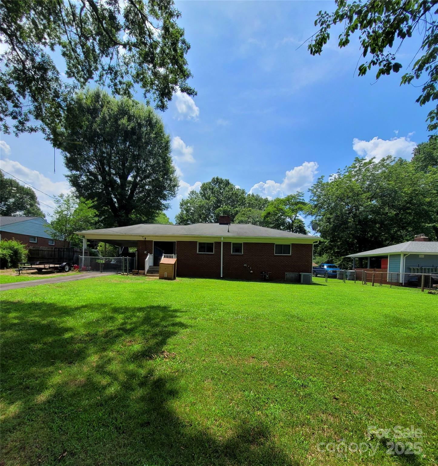 Property Photo: 1512 Thompson Avenue NC 28216