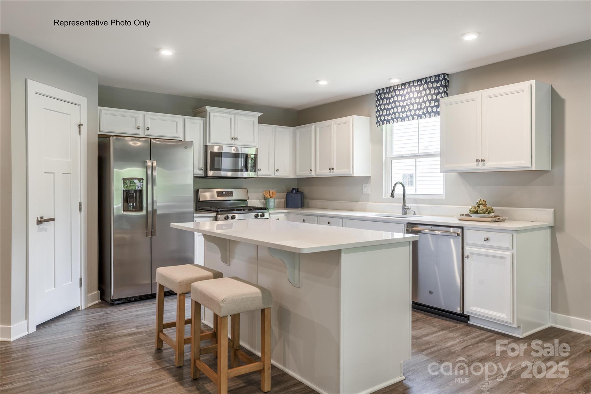 Property Photo: 565 Nesbe Street 2220 SC 29720