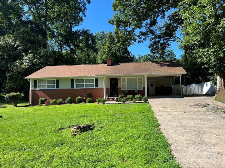Property Photo:  708 East Street 8,9  NC 28001 