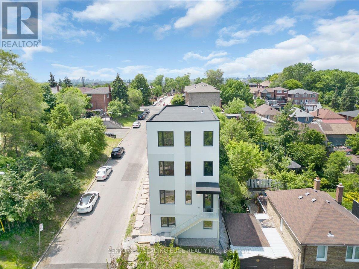 Property Photo: 10 Summit Avenue 2 ON M6E 1X4