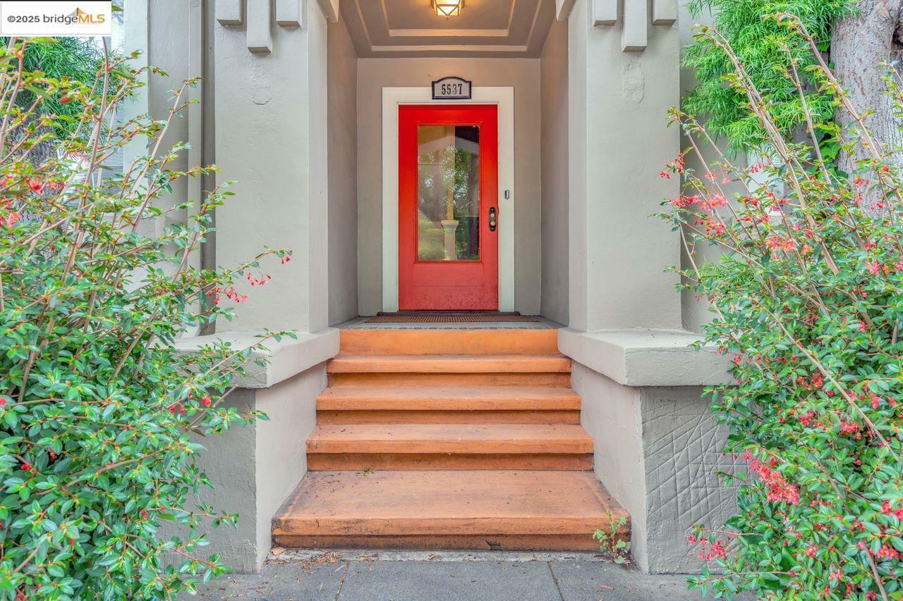 Property Photo: 5537 Claremont Ave CA 94618