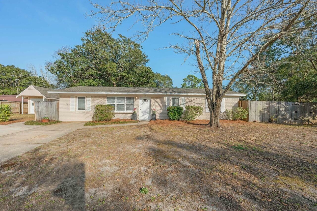 Property Photo: 136 NW Robinwood Drive FL 32548