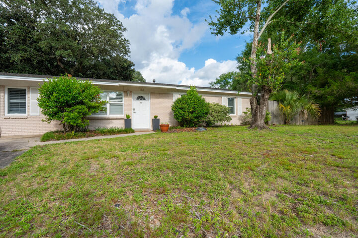 Property Photo:  136 NW Robinwood Drive  FL 32548 