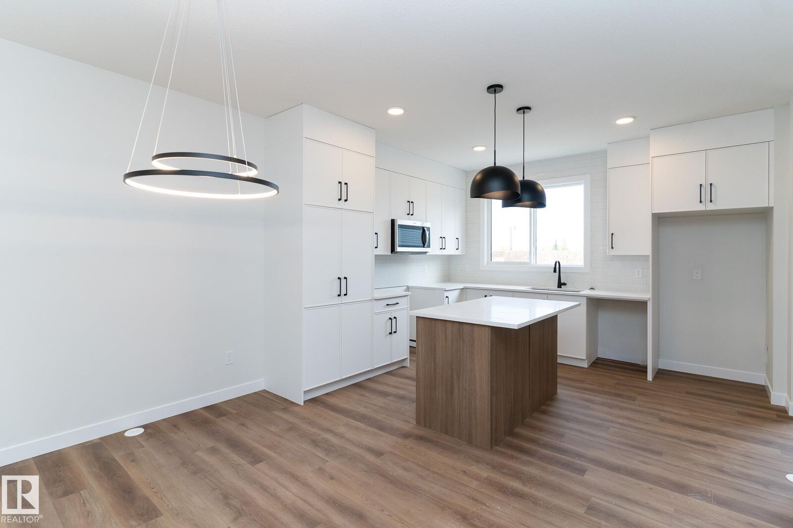 Property Photo:  3319 Roy Brown Way NW  AB T5E 6Z9 