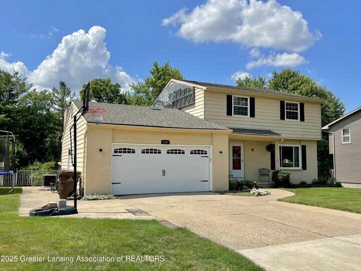 Property Photo:  1527 Lindy Drive  MI 48917 