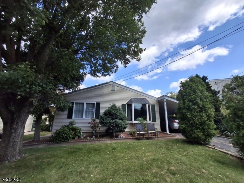 85 Pinetree Dr  Sayreville Boro NJ 08859 photo
