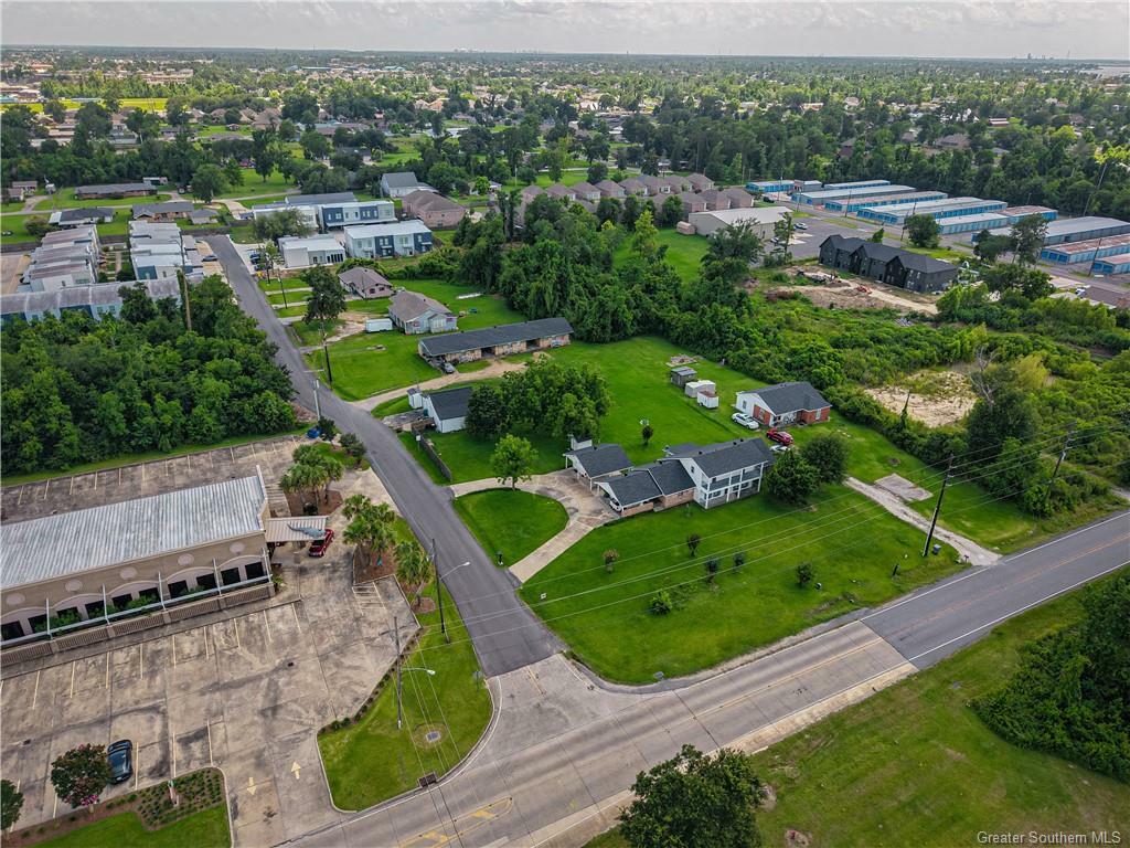 Property Photo: 1905 W Prien Lake Road LA 70605