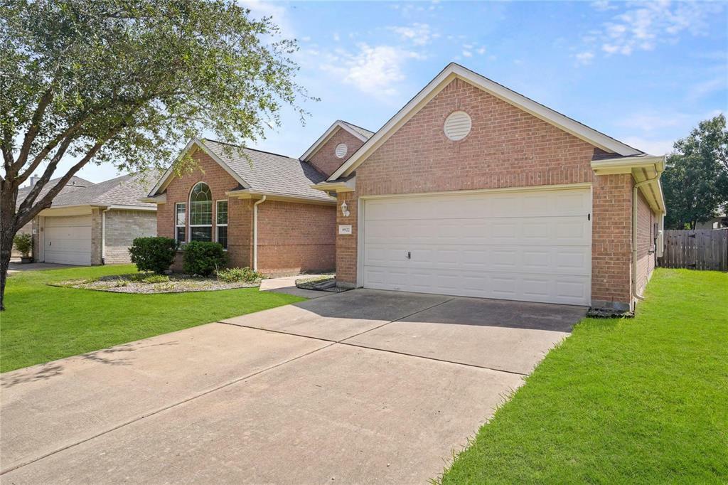 Property Photo: 8922 Green Castle Way TX 77095