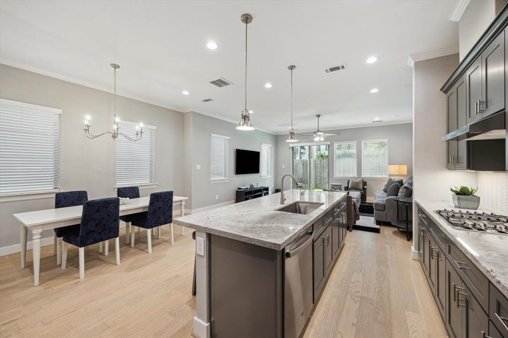 Property Photo: 408 W Pierce Street TX 77019