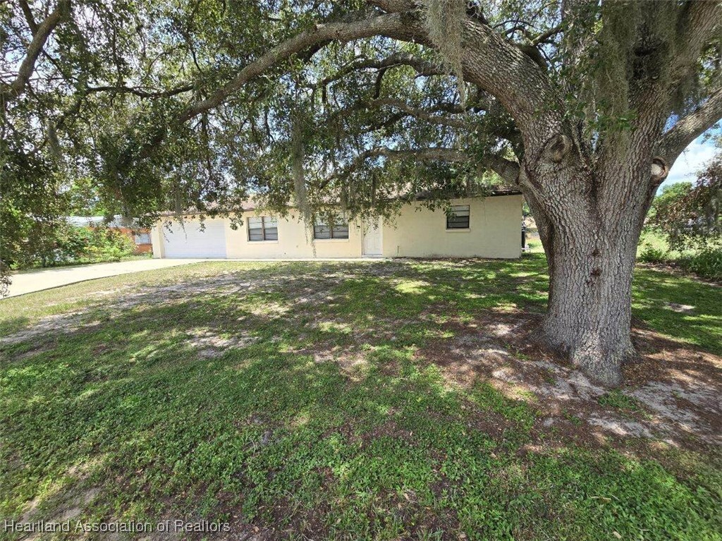 Property Photo: 644 Serenade Terrace FL 33852