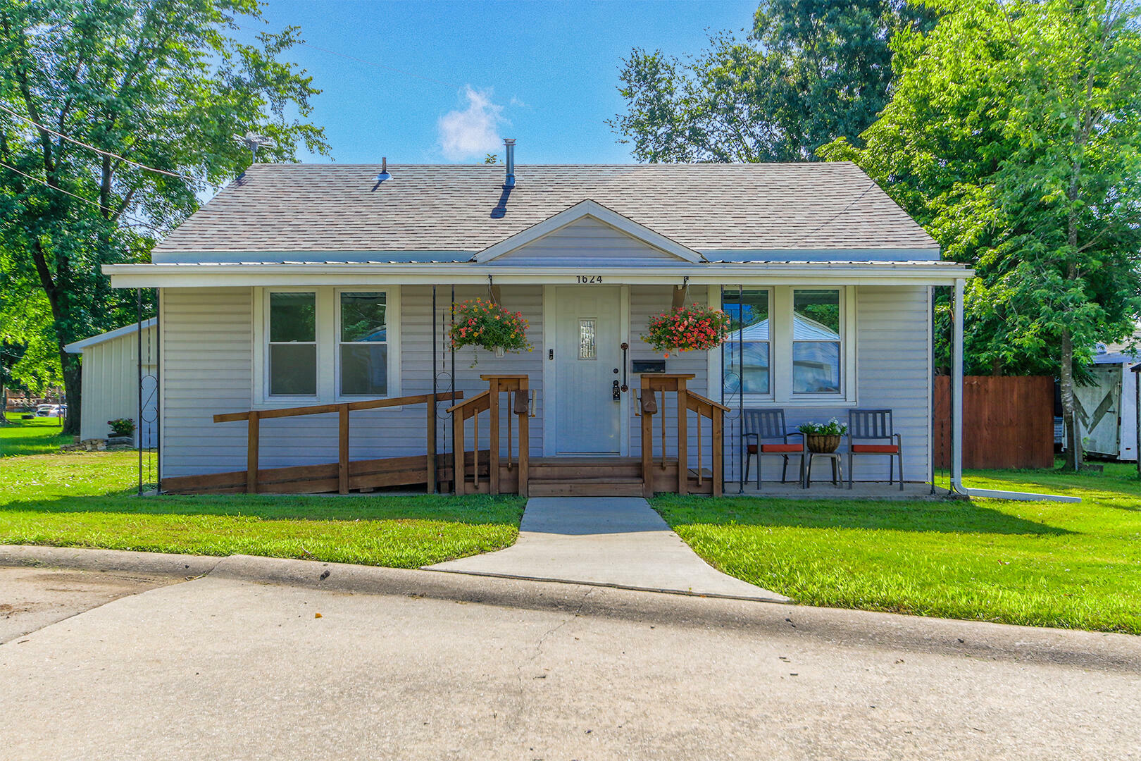 Property Photo: 1624 N Washington Street MO 65265