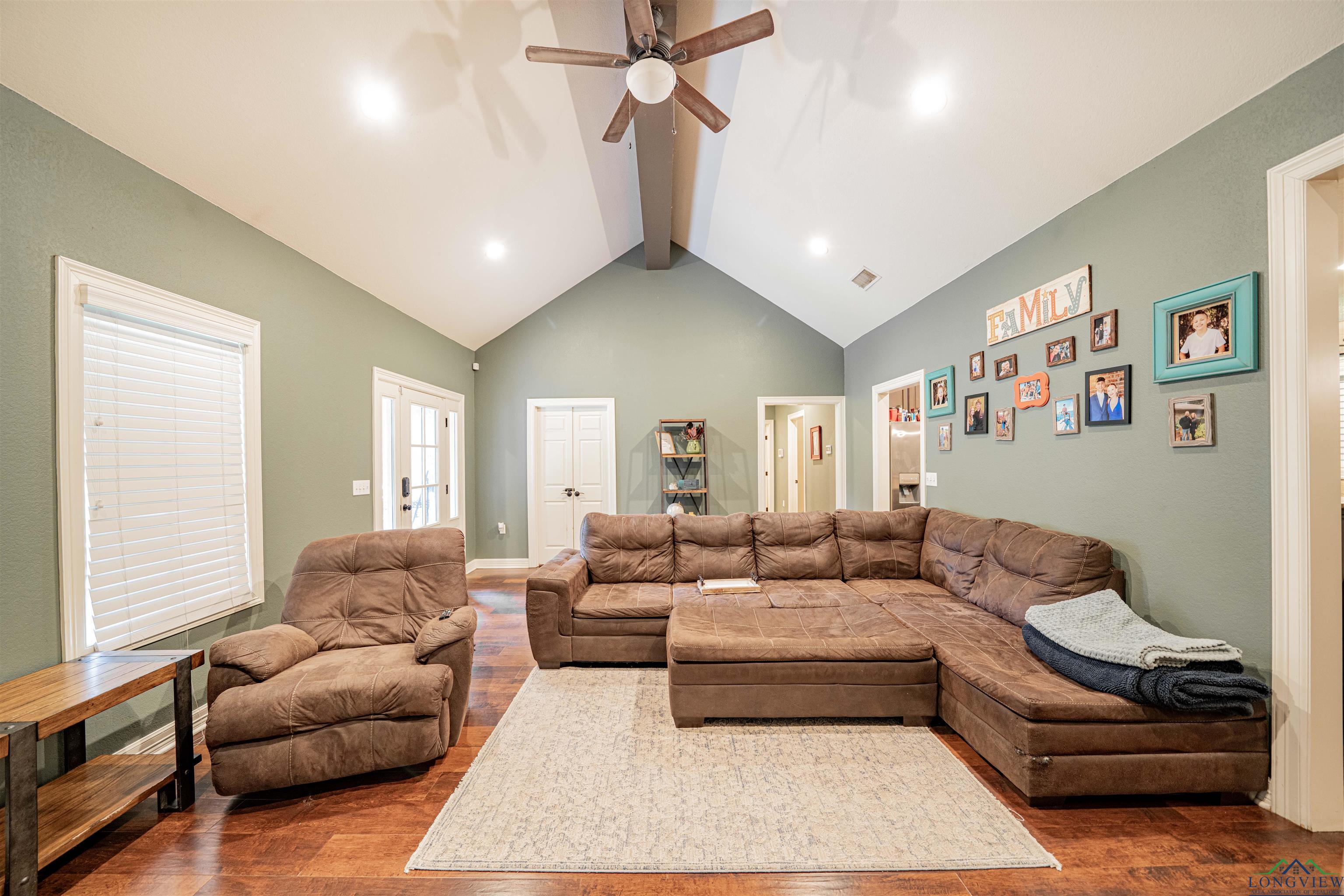 Property Photo: 620 Town Oaks Cir TX 75662