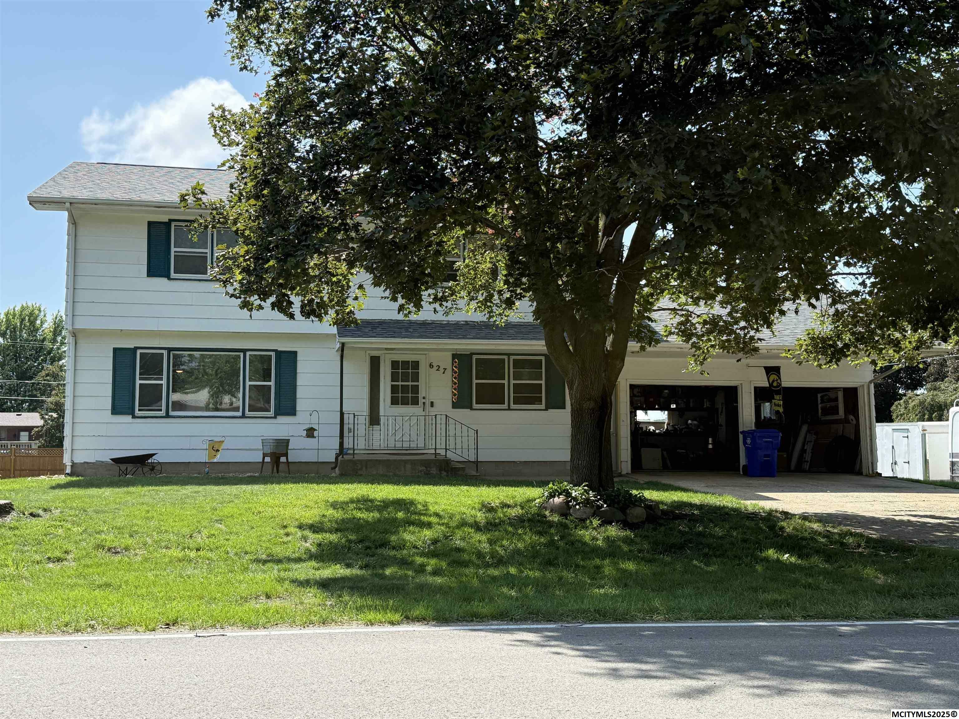 Property Photo: 627 1st St N IA 50469