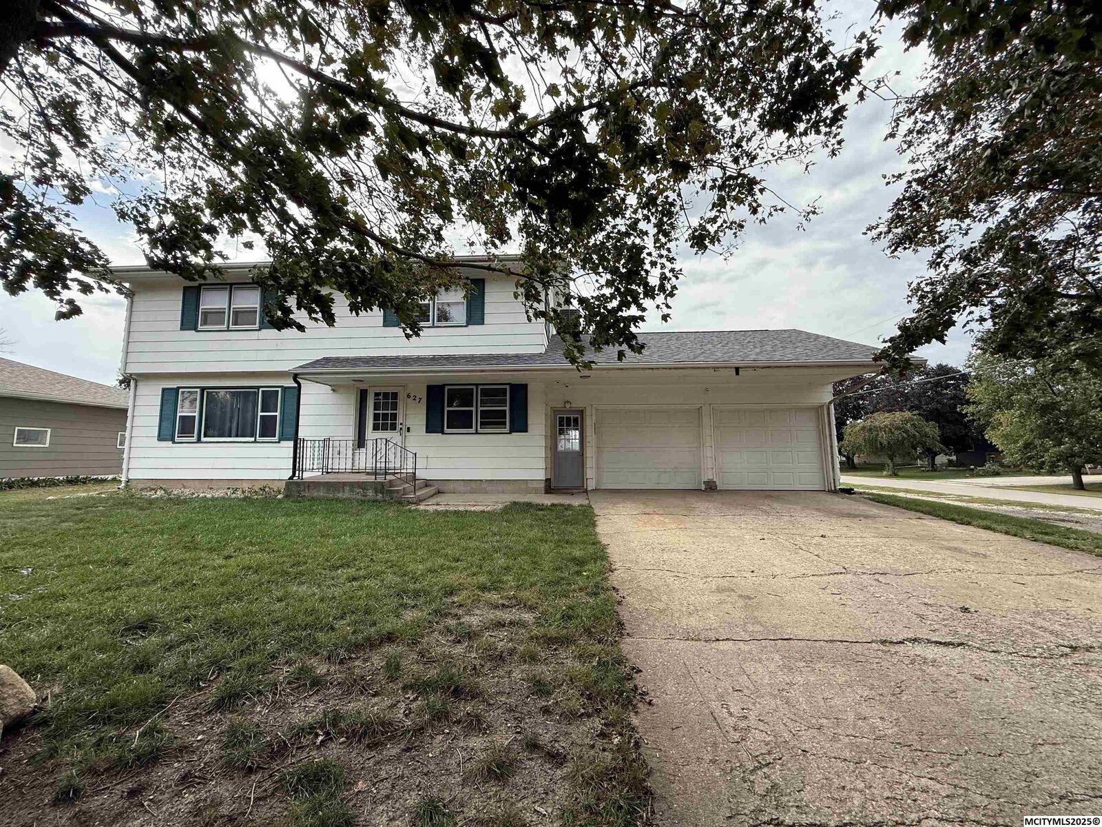 Property Photo:  627 1st St N  IA 50469 