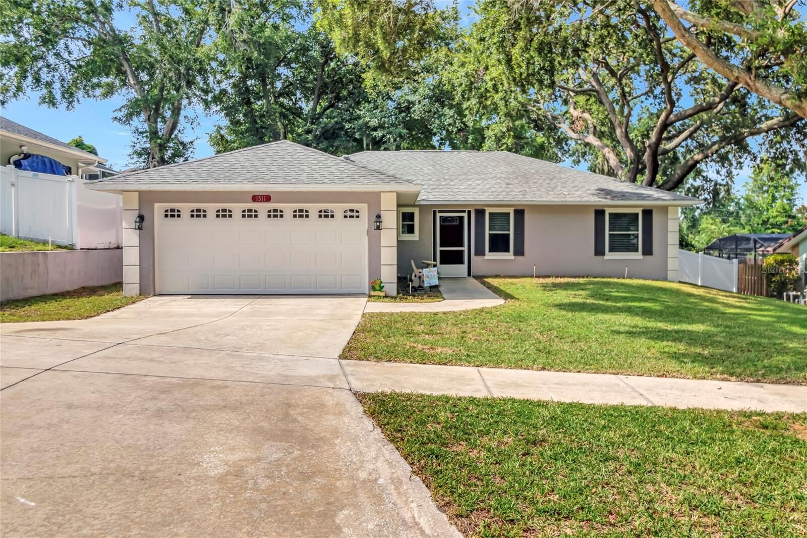 Property Photo: 1511 W Magnolia Street FL 34711