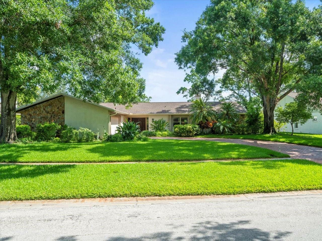 Property Photo: 4209 Winding Willow Drive FL 33618