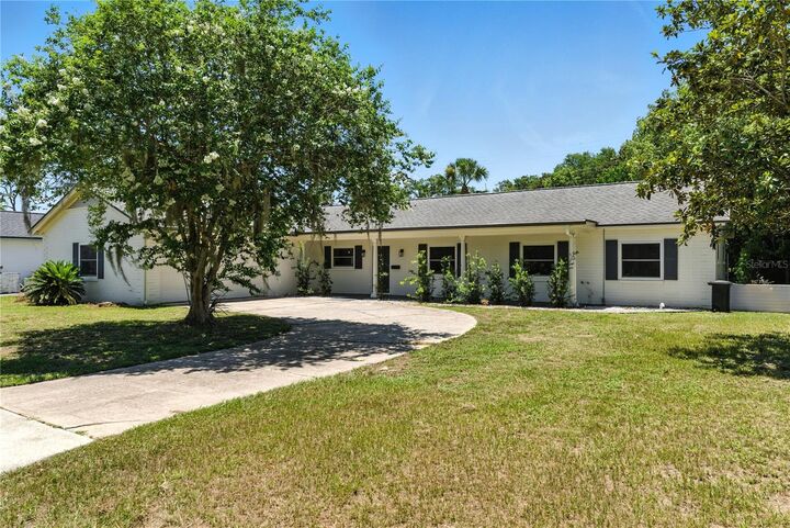 Property Photo: 2350 Derbyshire Road FL 32751