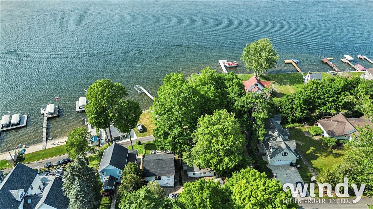 Property Photo:  8039 Shore Lane  MI 49098-9704 