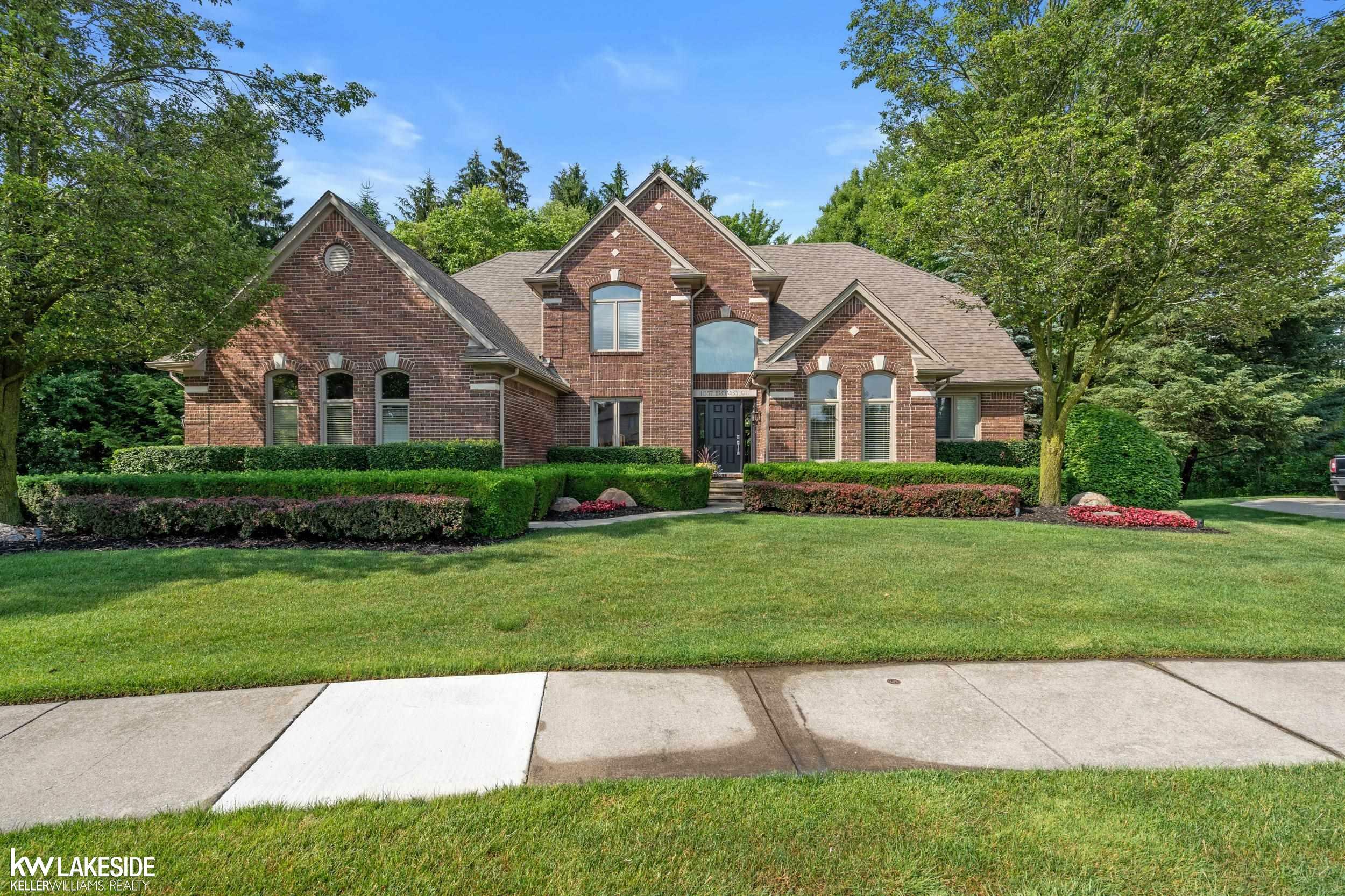 Property Photo: 11357 Embassy Court MI 48315