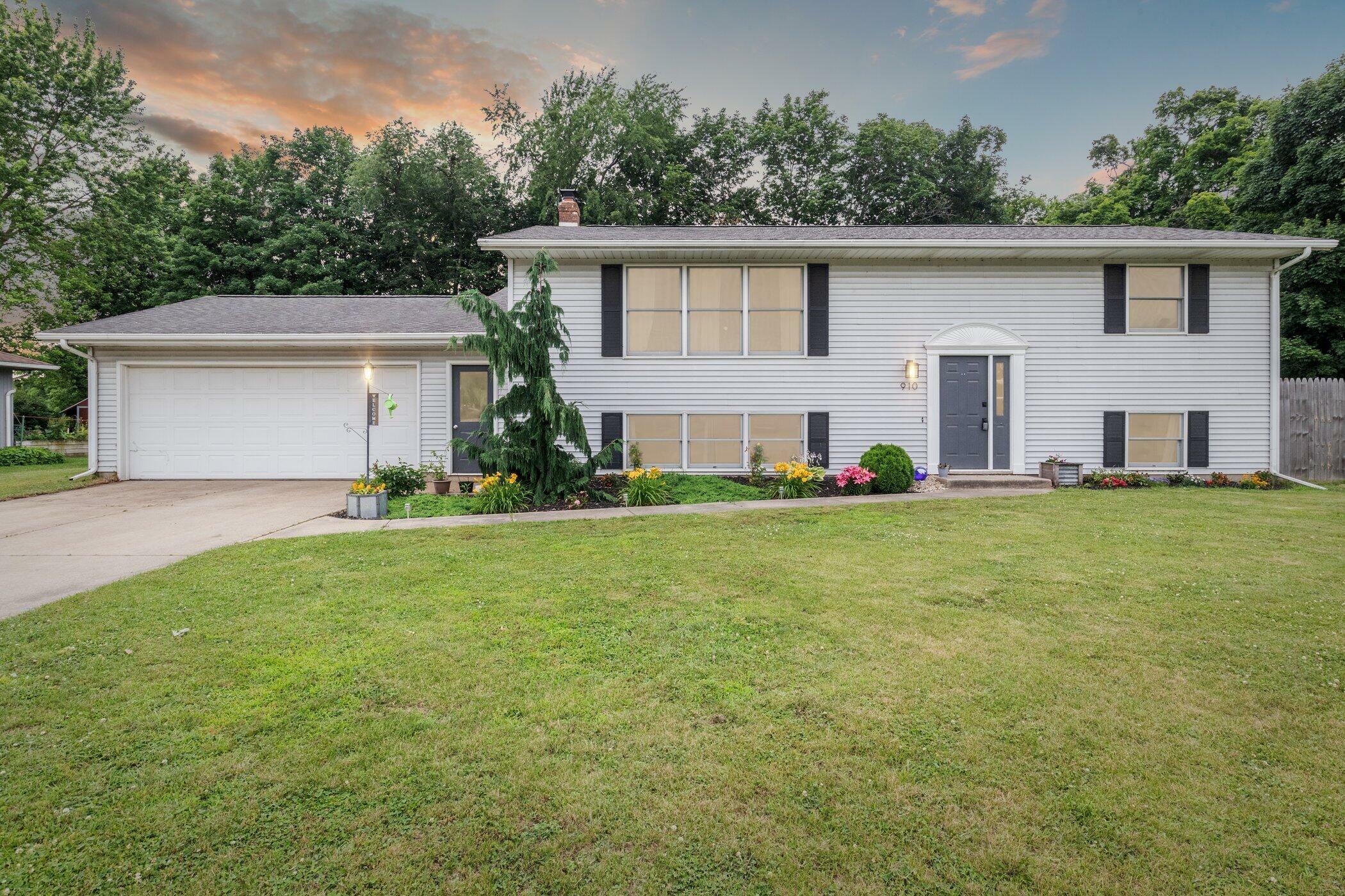 Property Photo: 910 Vicker Street MI 49097