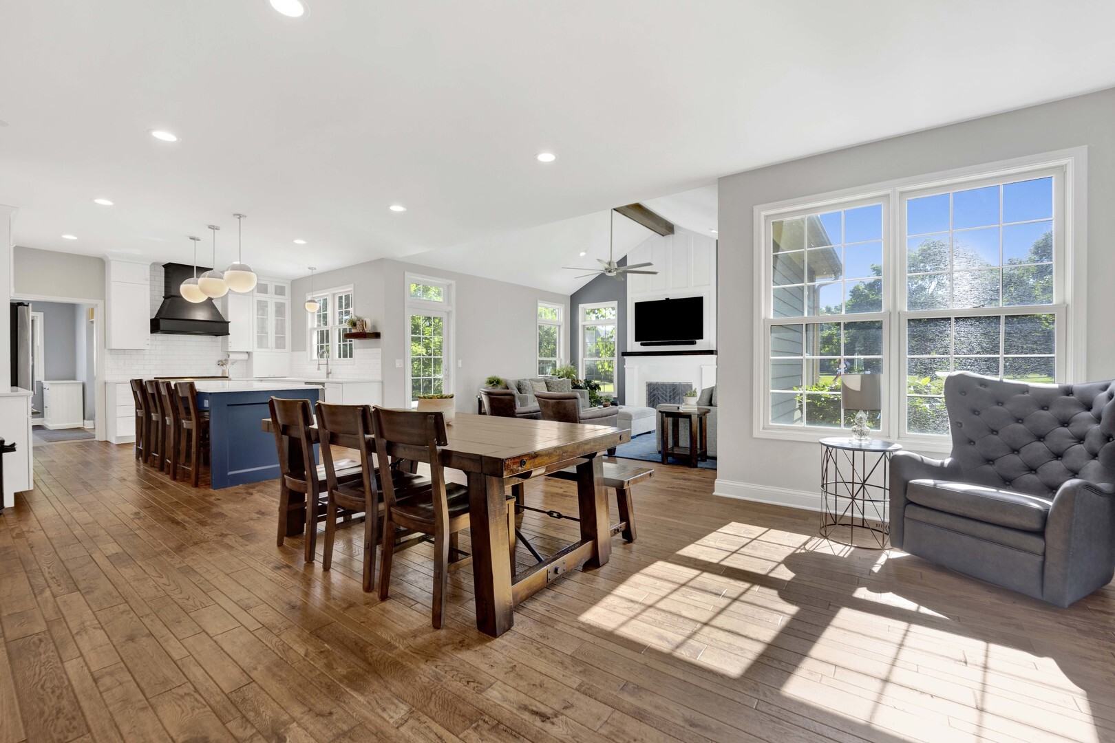 Property Photo: 7270 Bannockburn Circle IL 60014
