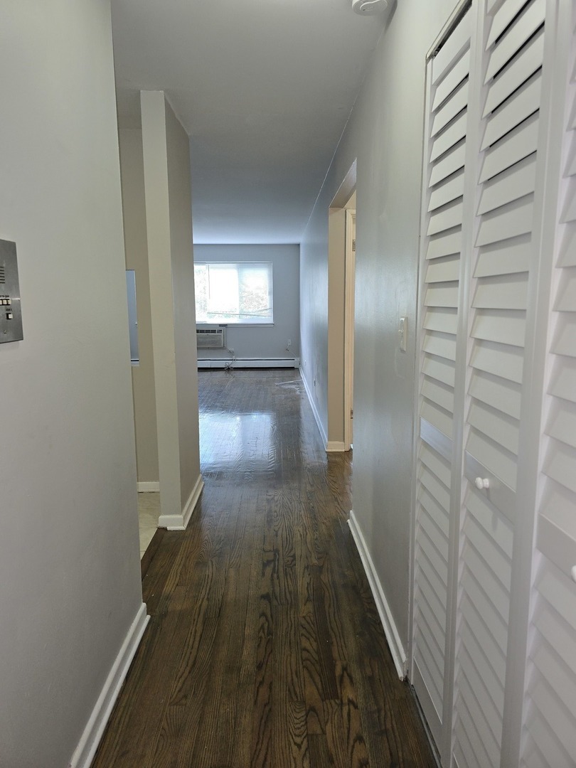 Property Photo: 6619 N Sheridan Road 302 IL 60626