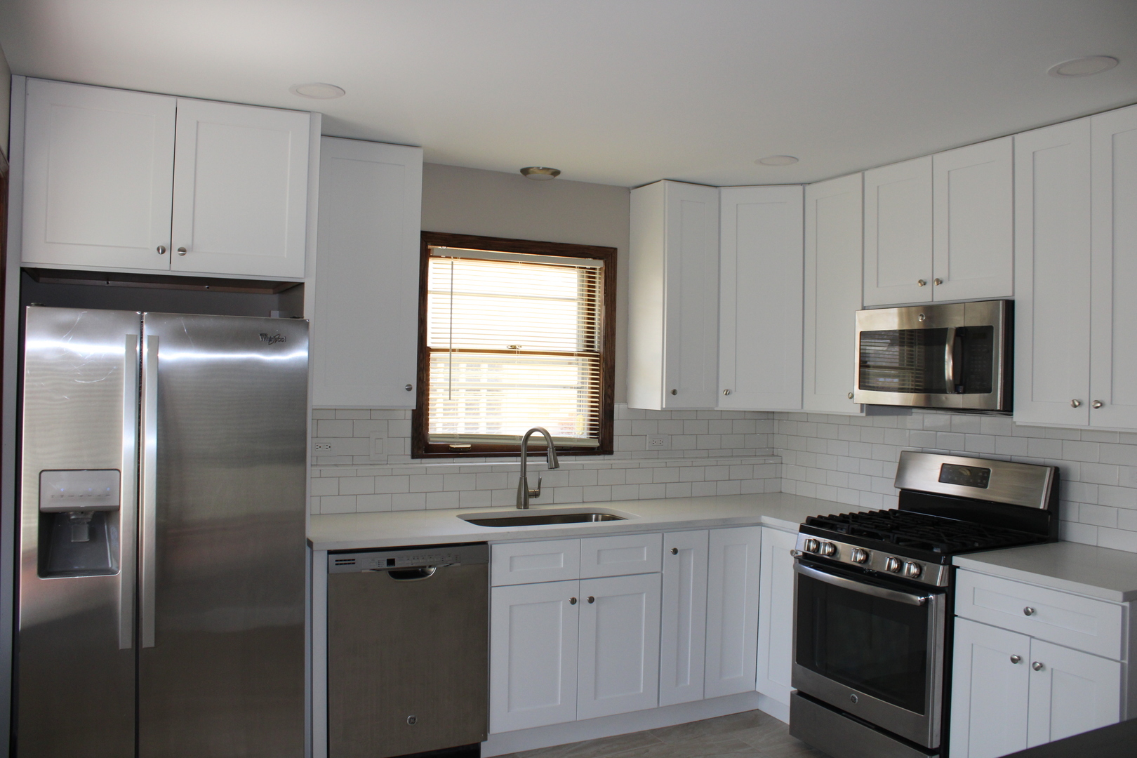 Property Photo: 724 Barnsdale Road 2 IL 60526