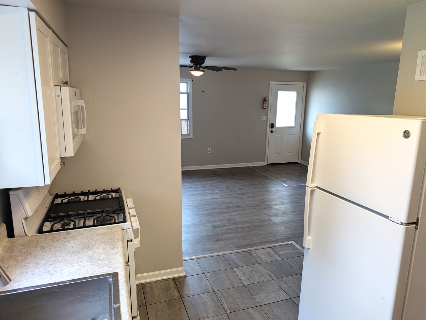 Property Photo: 950 N Brainard Street IL 60563