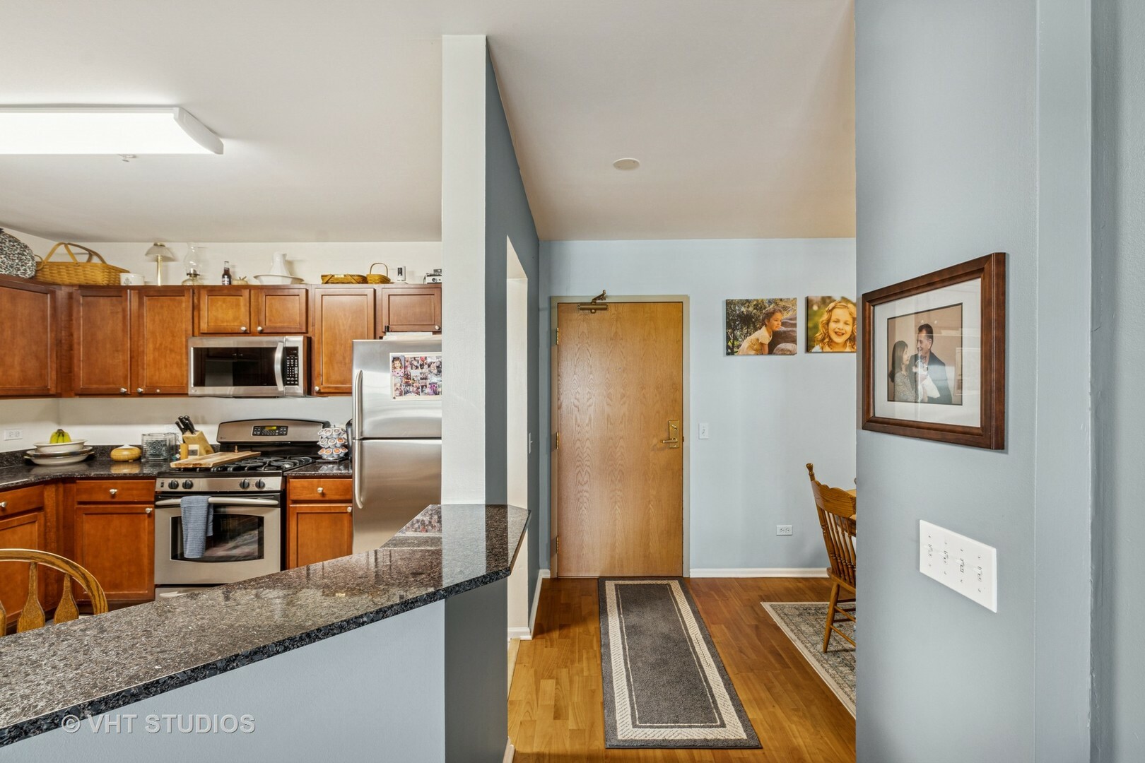 Property Photo: 390 W Mahogany Court 606 IL 60067