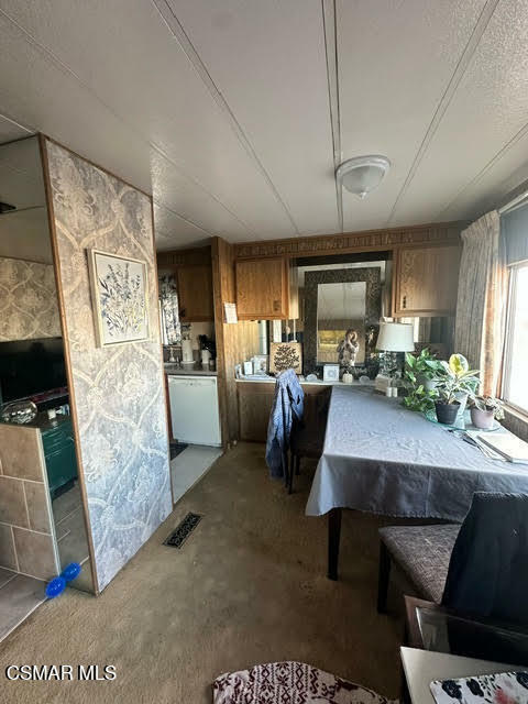 Property Photo: 16 Robertson Way CA 91320