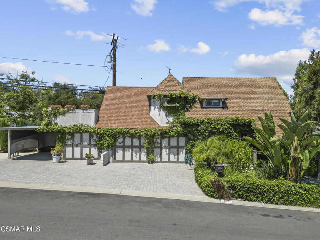 Property Photo:  215 Pepper Road  CA 91320
