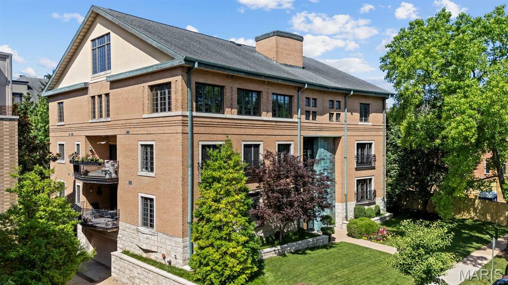 Property Photo: 6 Brighton Way 4D MO 63105