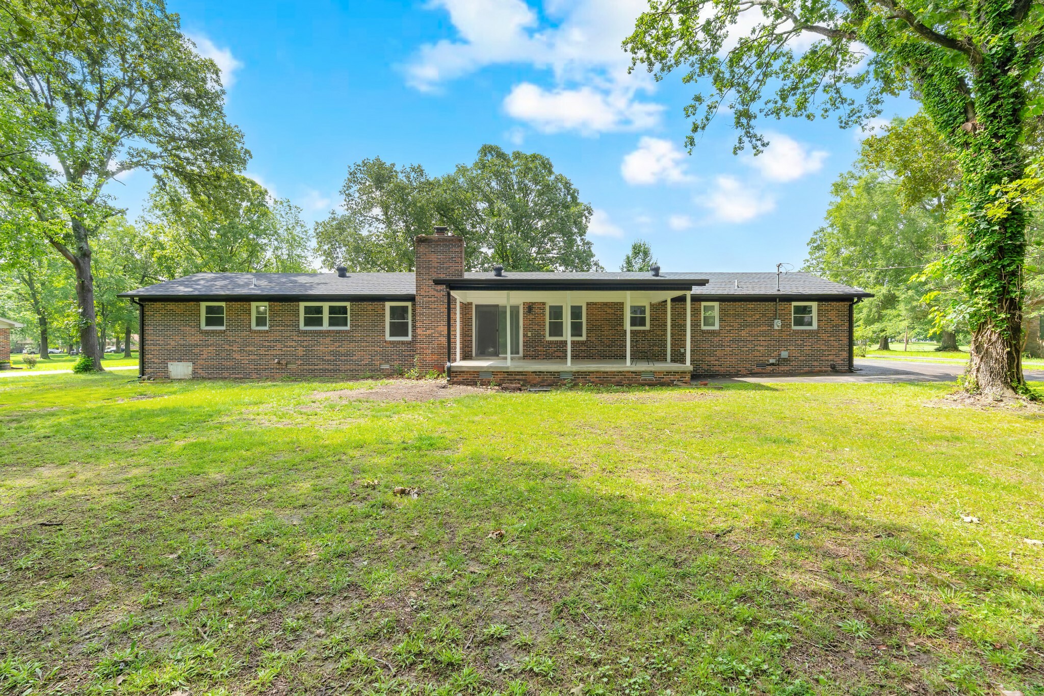 Property Photo: 305 Twelve Oaks Rd TN 37388