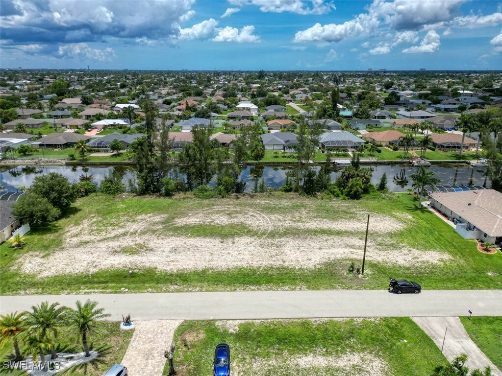 Property Photo: 408 SE 16th Terrace FL 33990