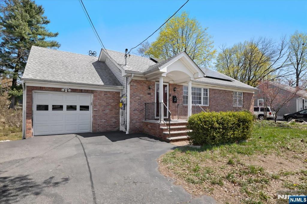Property Photo:  35 E Ridgewood Avenue  NJ 07652 