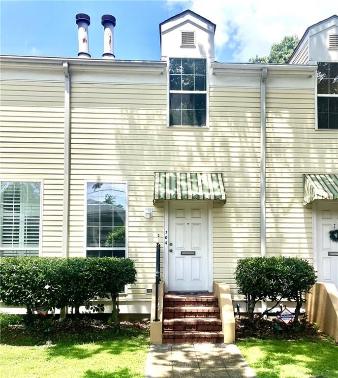 Property Photo:  704 General Pershing Street 704  LA 70115 