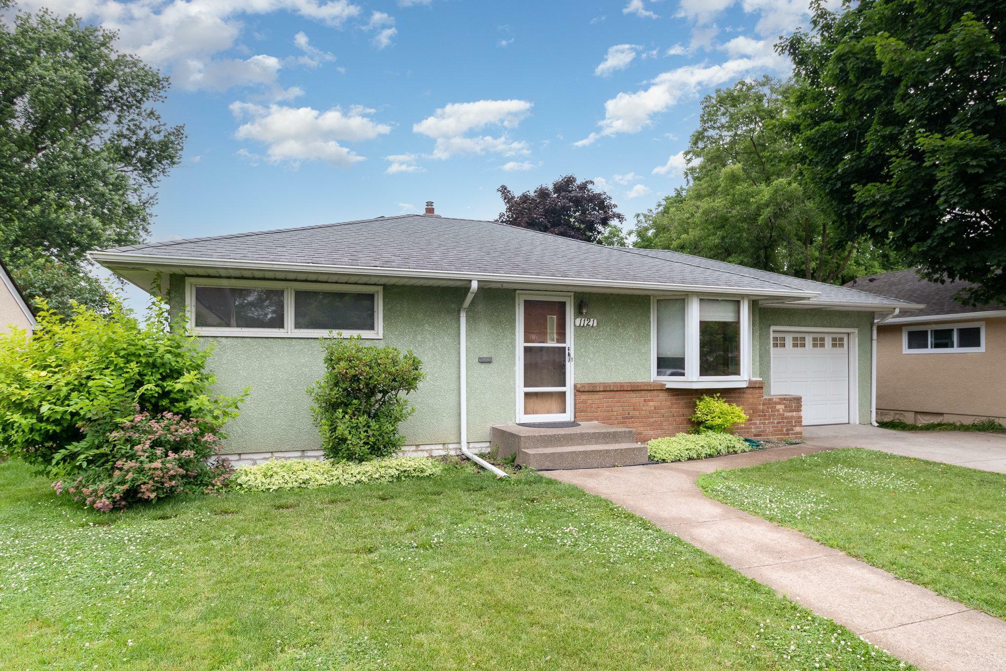 Property Photo: 1121 Kennard Street MN 55106