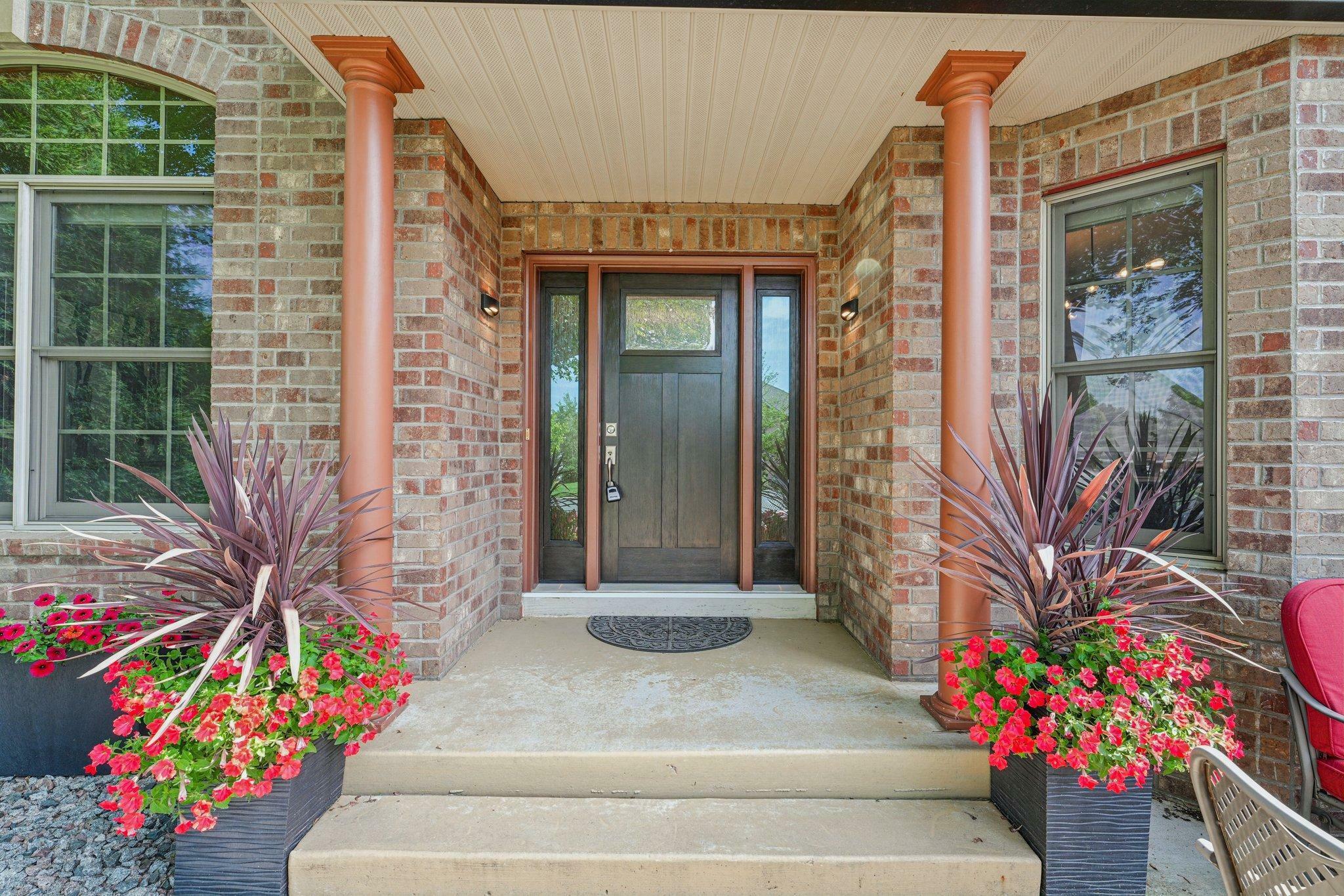 Property Photo: 9243 Hillsboro Way MN 55378