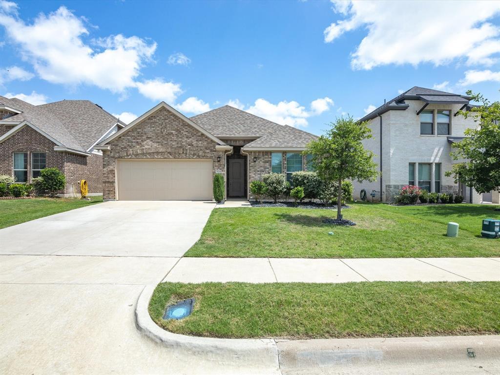 Property Photo: 624 Hazeltine Road TX 75154