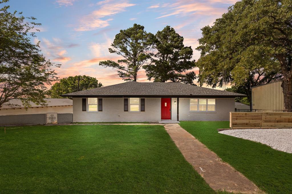 Property Photo: 208 Shugar Circle TX 75474