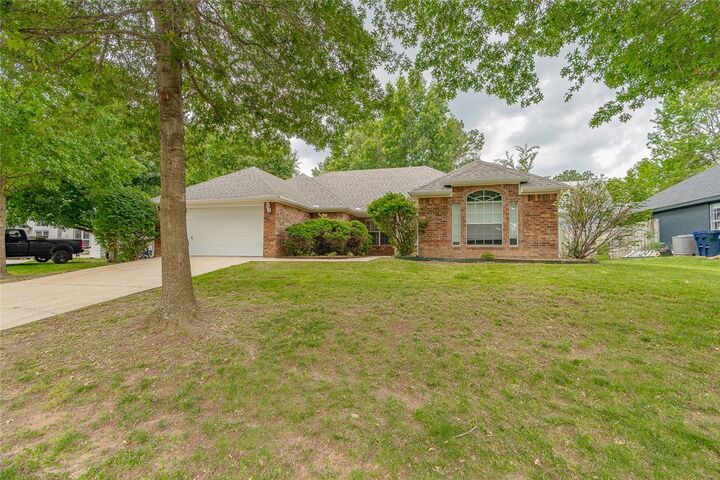 Property Photo: 2811 Essex Place AR 72762