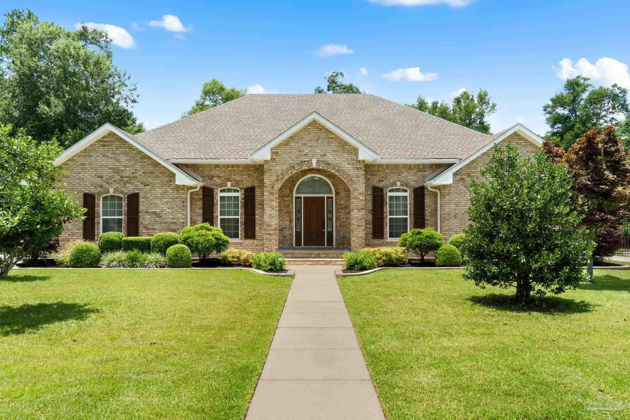 Property Photo: 8821 Marsh Elder Dr FL 32526
