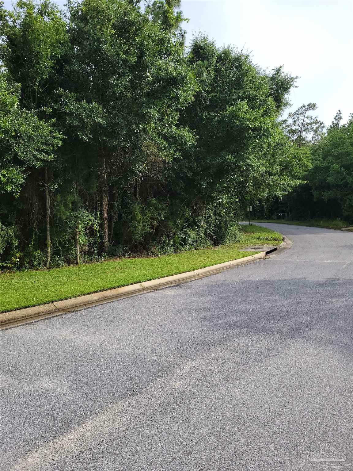 Property Photo: 10410 Waterford Dr FL 32514