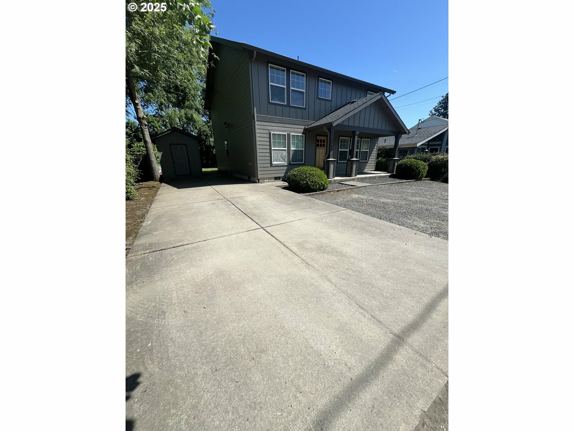 Property Photo: 6721 N Yale St OR 97203