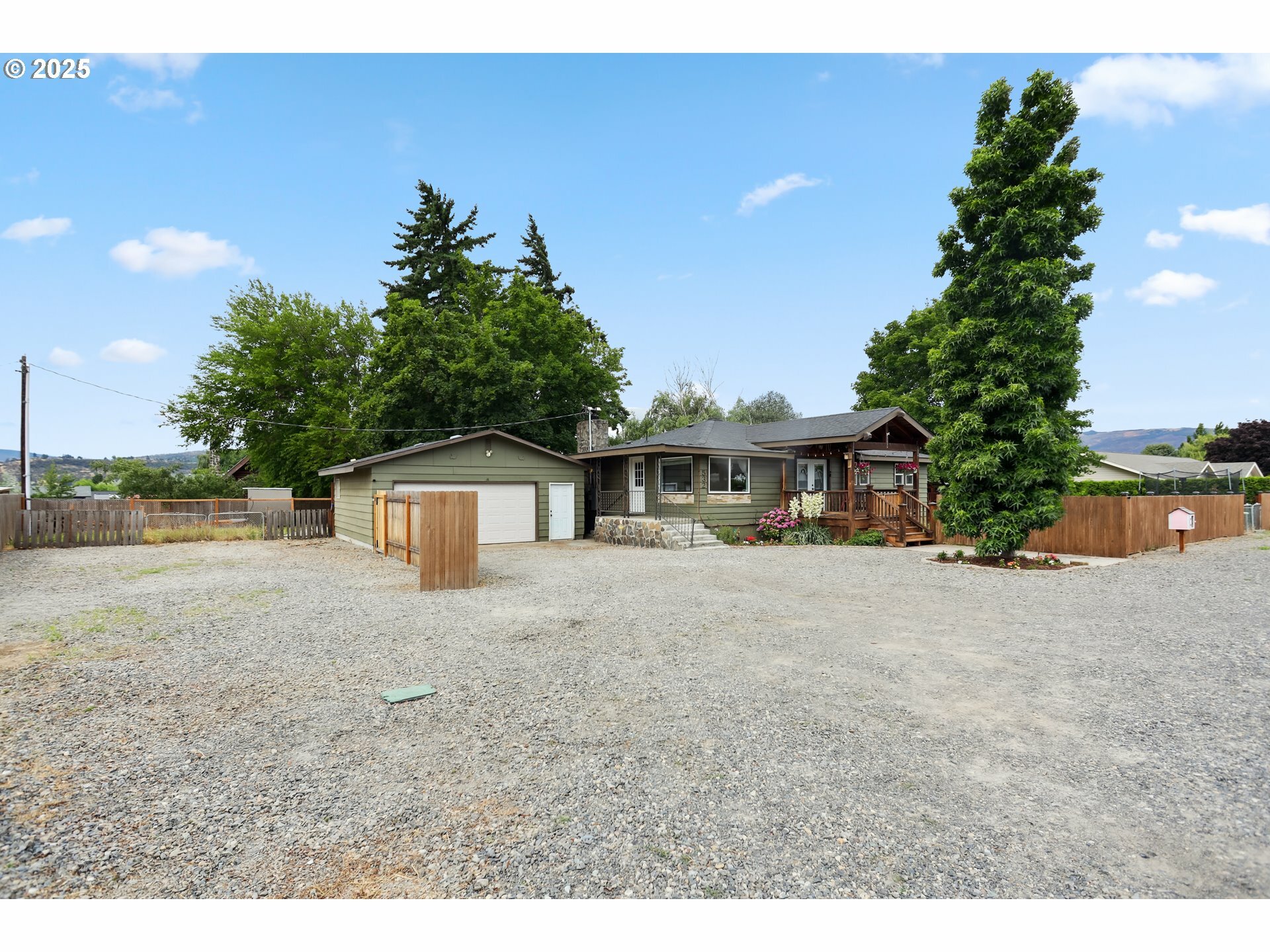Property Photo: 532 5th Ave WA 98617