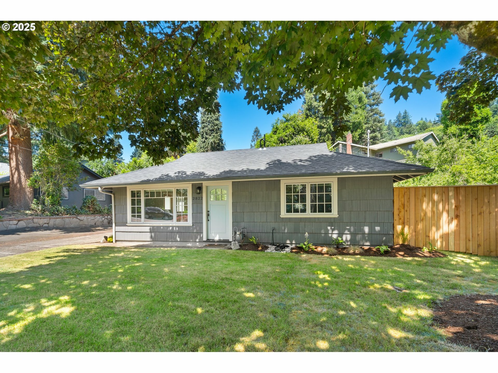 Property Photo:  2822 NE Fremont Dr  OR 97220 