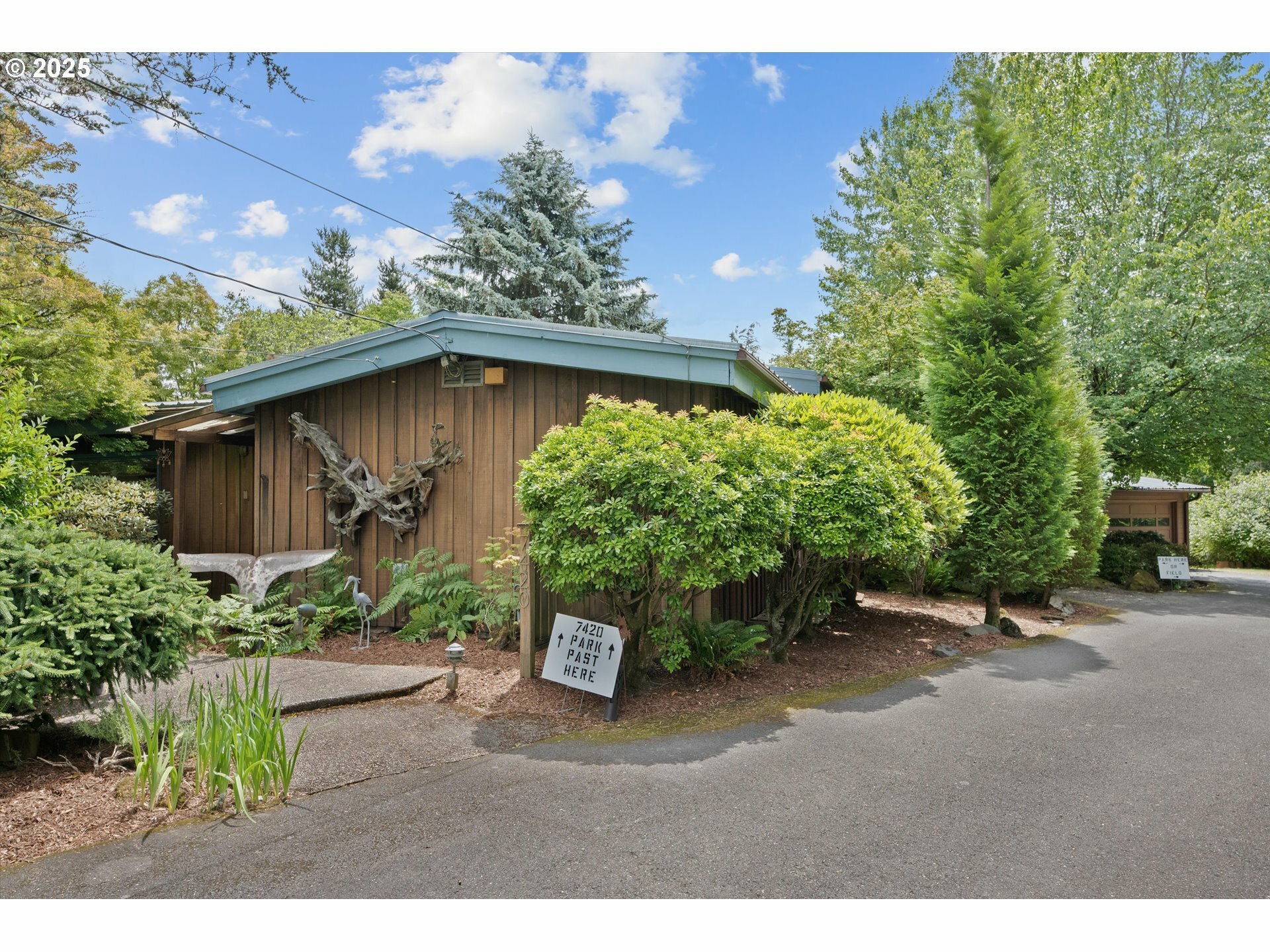 Property Photo:  7420 SW Pointer Rd  OR 97210 