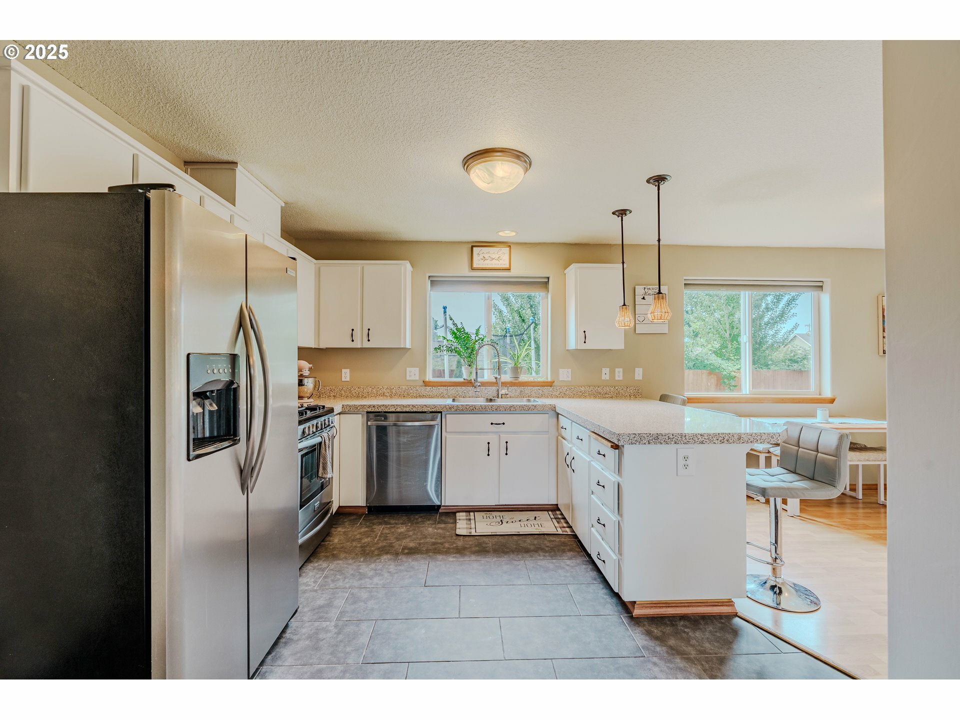 Property Photo: 595 Cozy Way OR 97071