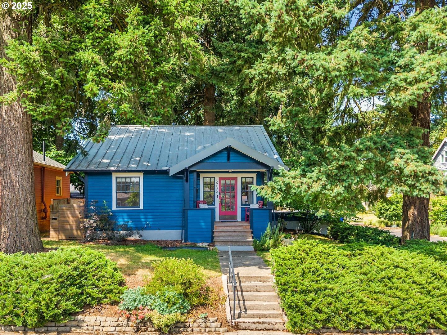 Property Photo: 5735 NE 29th Ave OR 97211
