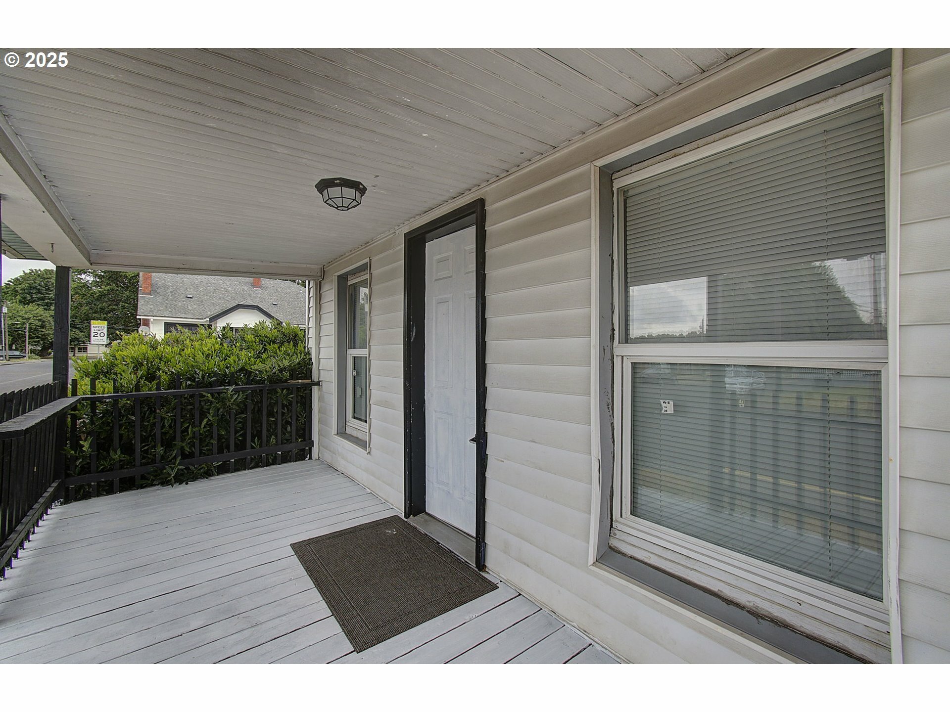Property Photo:  636 2nd St  WA 98674 